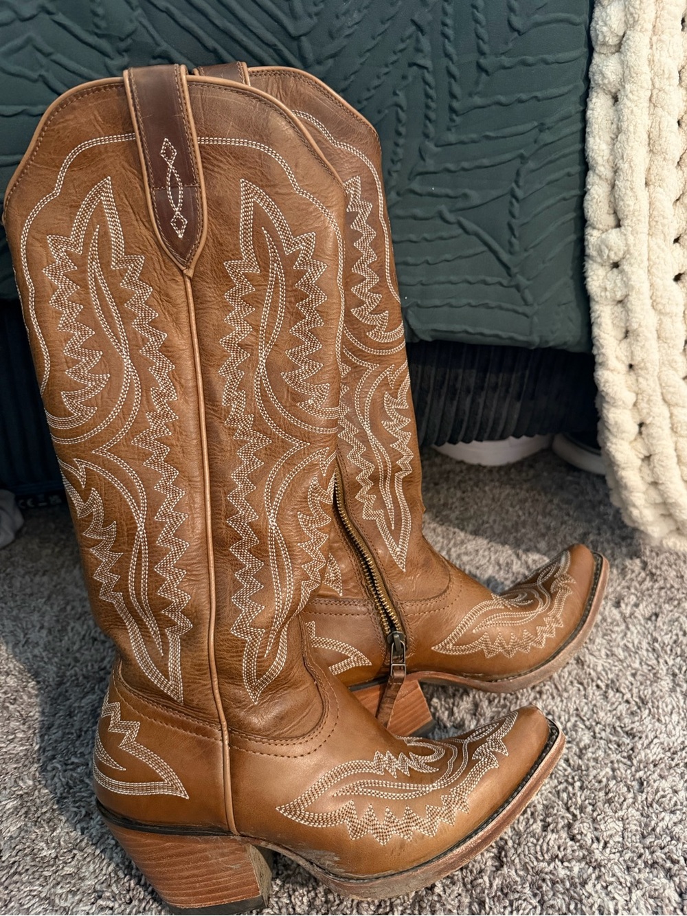 Brown Leather Ariat Cowboy Boots - Classic Stitch Detail